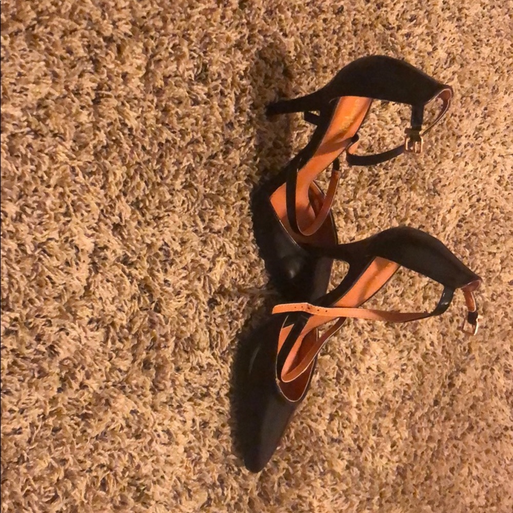 Heels - Picture 2 of 3
